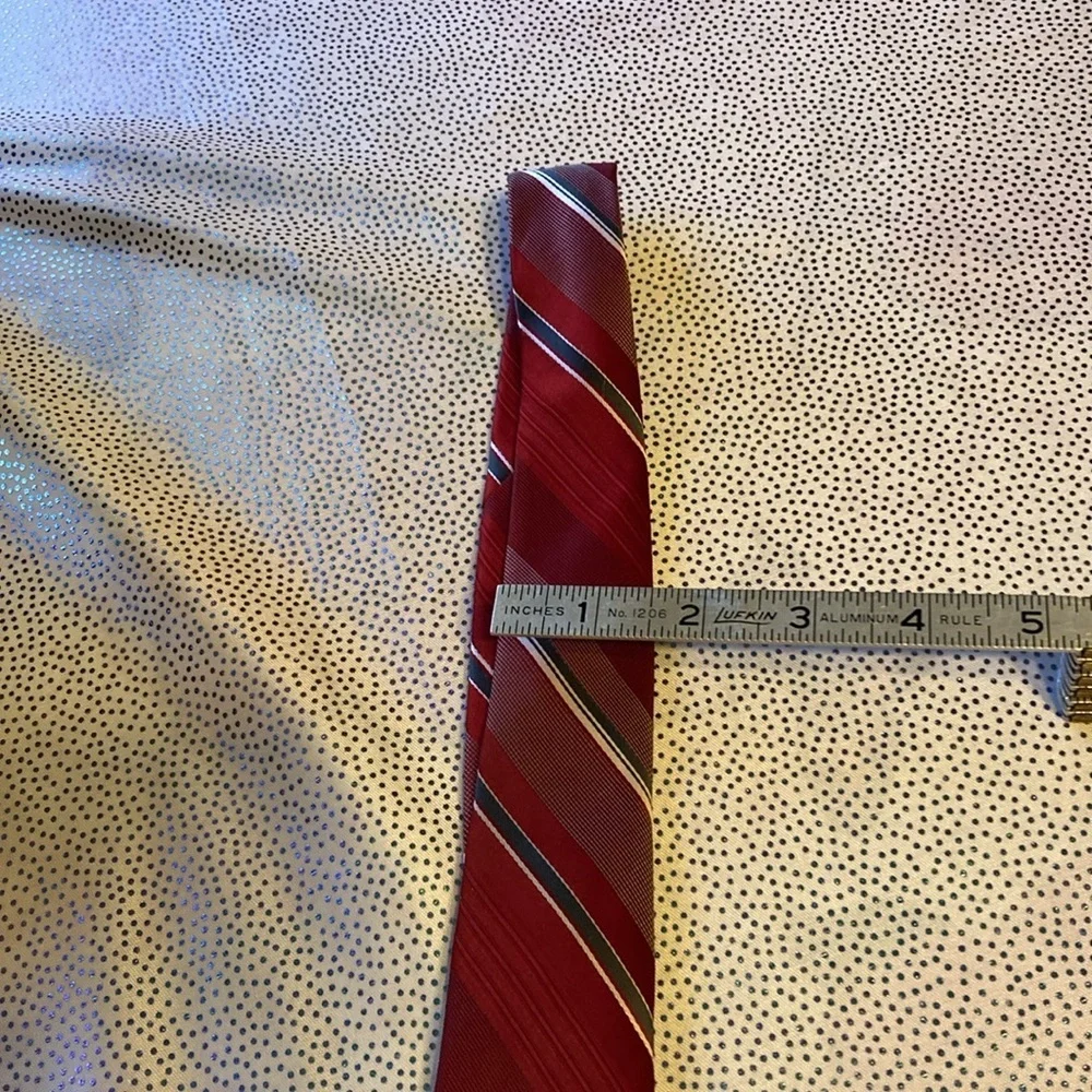 Men’s tie unbranded red black in good condition